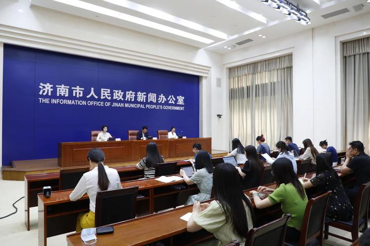 加强精准对接，拓展工业互联网应用新模式，打造一批工业互联网标杆工厂